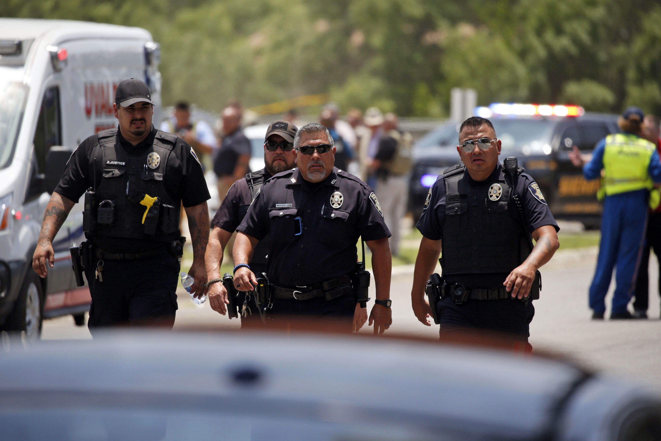 Sparatoria in una scuola del Texas, morti 19 bambini e 2 insegnanti – FOTOGALLERY