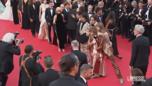 Tom Hanks, Priscilla Presley e Shakira sul red carpet per ‘Elvis’
