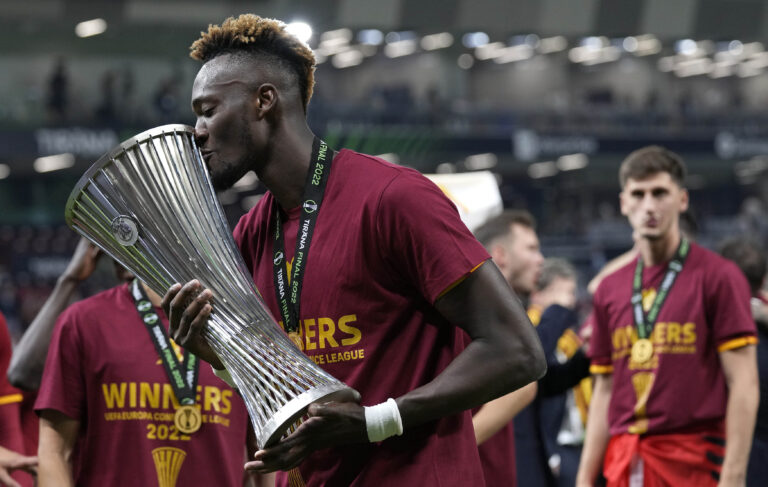 La Roma vince la Conference League e a Roma esplode la festa  – FOTOGALLERY