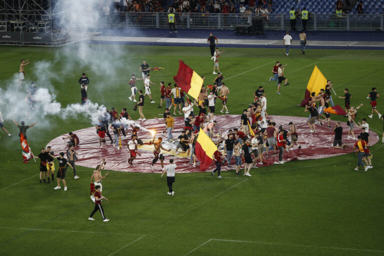 La Roma vince la Conference League e a Roma esplode la festa  – FOTOGALLERY