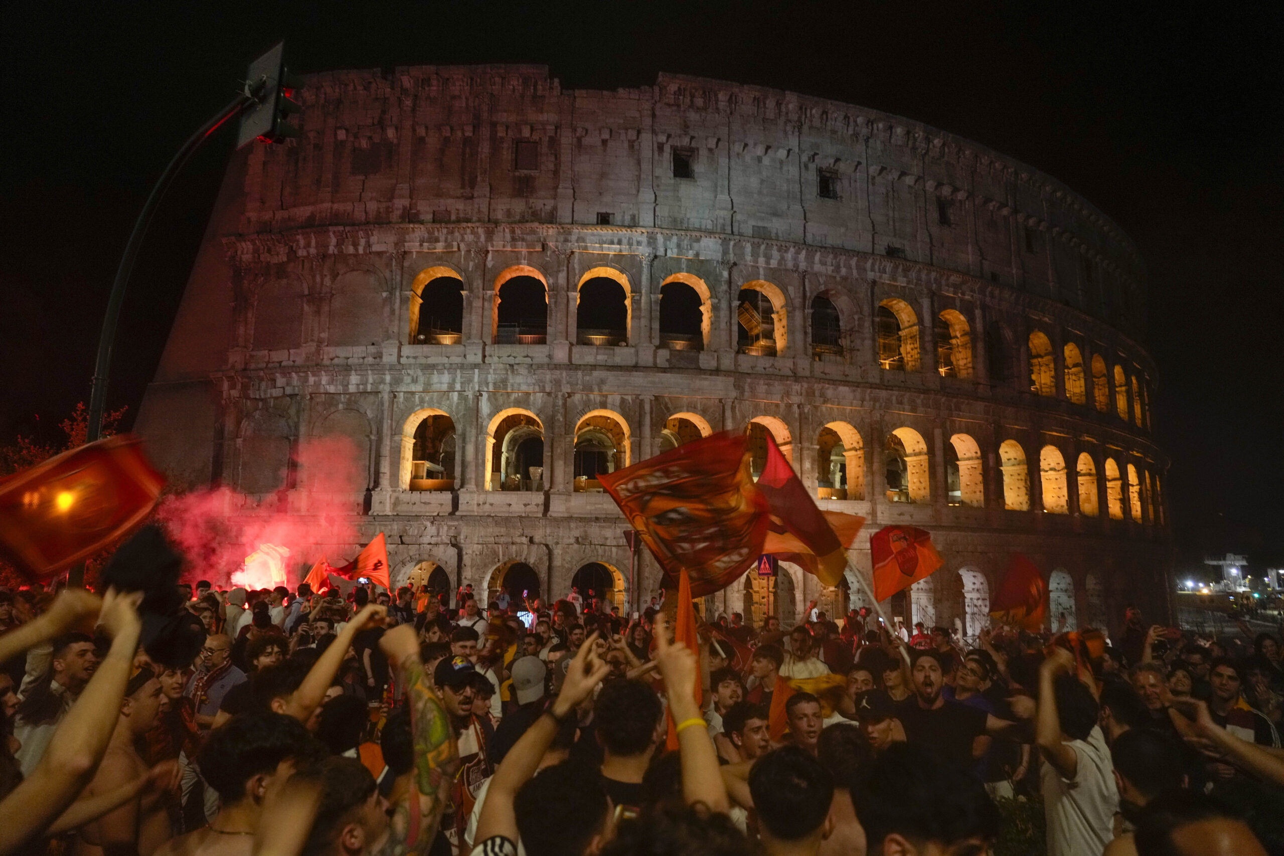 La Roma vince la Conference League e a Roma esplode la festa  – FOTOGALLERY