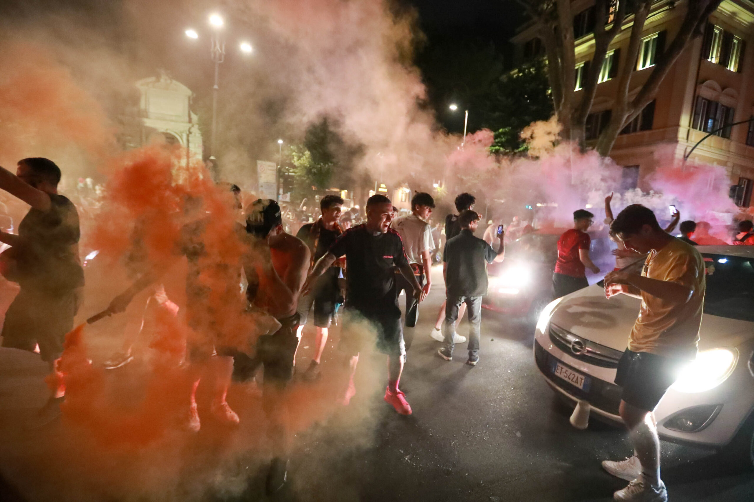 La Roma vince la Conference League e a Roma esplode la festa  – FOTOGALLERY