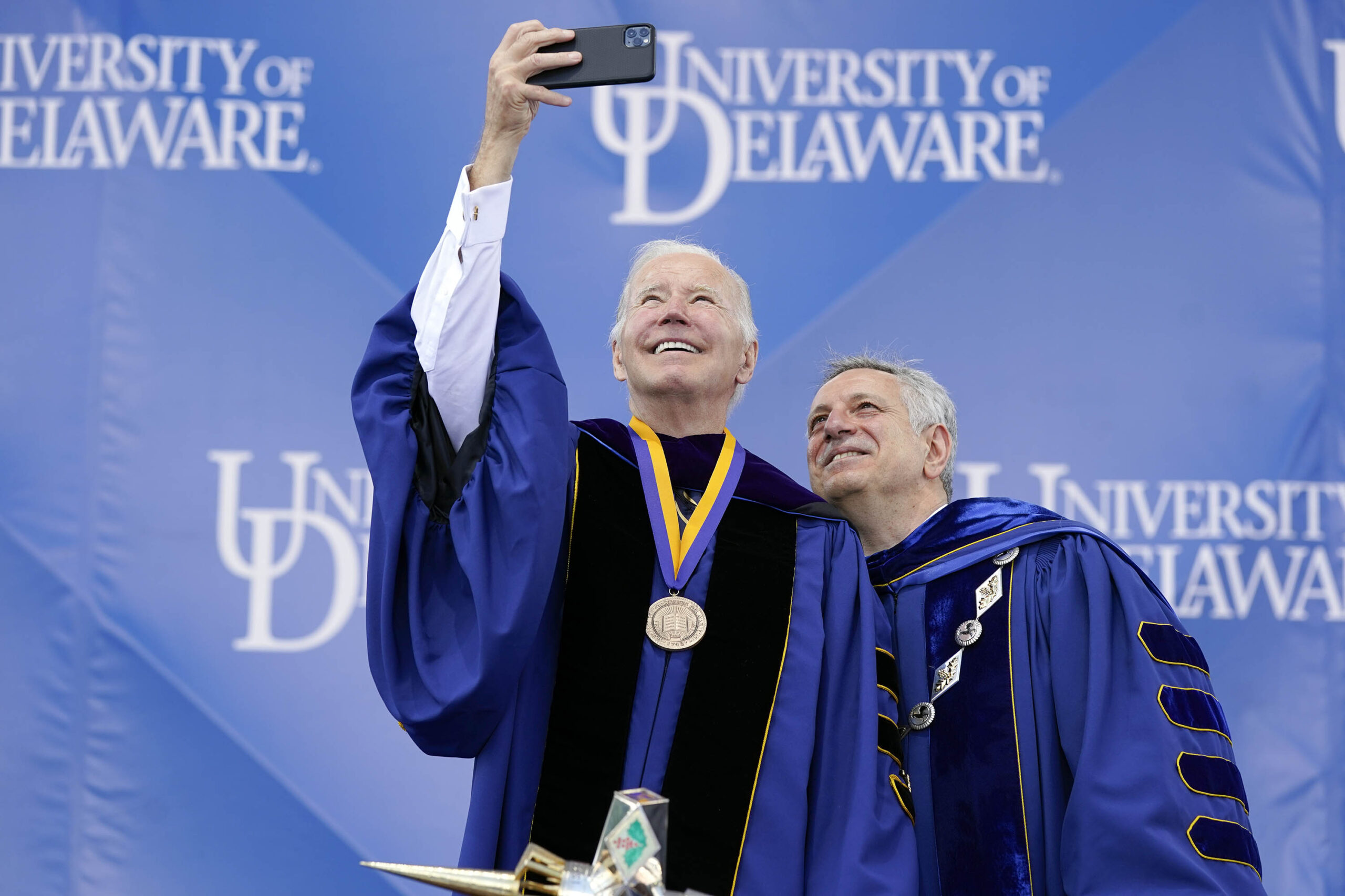 Joe Biden premiato all’università del Delaware – FOTOGALLERY