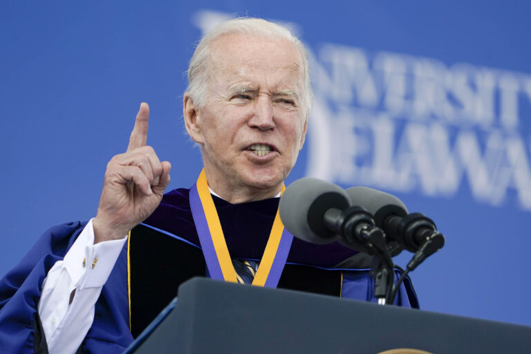 Joe Biden premiato all’università del Delaware – FOTOGALLERY