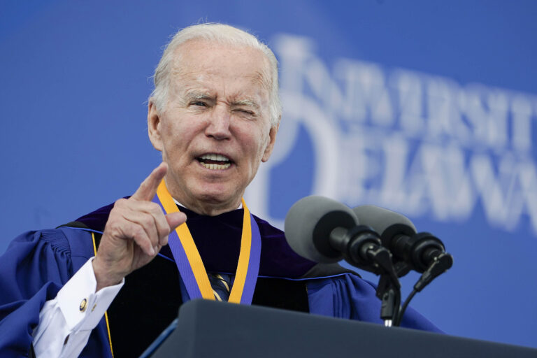 Joe Biden premiato all’università del Delaware – FOTOGALLERY