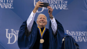 Joe Biden premiato all’università del Delaware – FOTOGALLERY