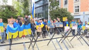 Manifestazione di attivisti ucraini a Bruxelles: “Embargo su gas e petrolio russo”