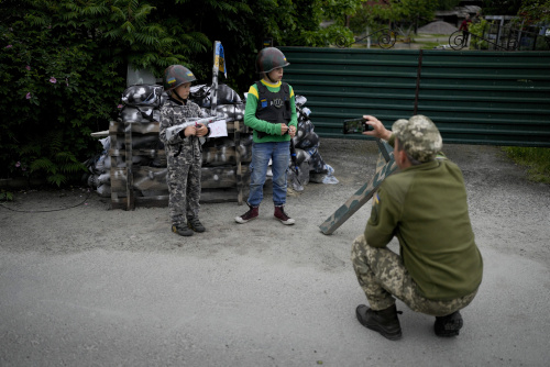 La guerra in Ucraina vista con gli occhi di un bambino – FOTOGALLERY