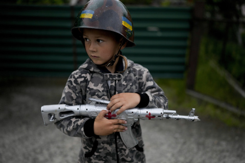 La guerra in Ucraina vista con gli occhi di un bambino – FOTOGALLERY