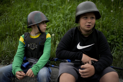 La guerra in Ucraina vista con gli occhi di un bambino – FOTOGALLERY