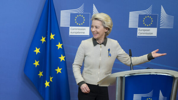 Von der Leyen: “La strada per liberarsi dalla dipendenza energetica russa è segnata”