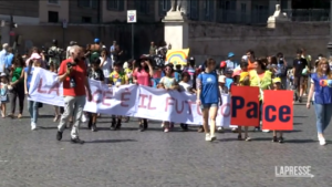 Bambini in piazza a Roma: “Non ci piace la guerra vogliamo la pace”