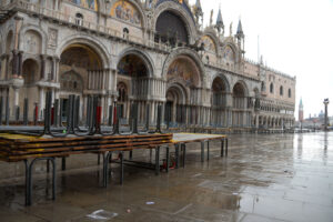 Maltempo a Venezia, il Mose funziona e l’acqua alta non invade la città