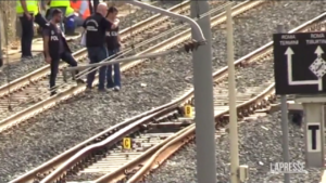 Ieri l’incidente a un treno dell’Alta Velocità a Roma: ecco le immagini del binario deformato