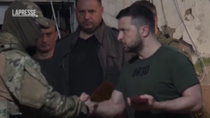 Ucraina, medaglie alle truppe del Donetsk e Luhansk