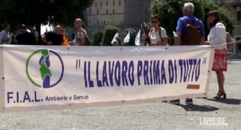 Sciopero dei lavoratori Asia, società che raccoglie rifiuti urbani a Napoli