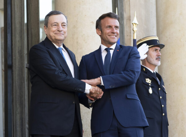 Draghi a Parigi: stop all’inflazione con price-cap. Asse con Macron per evitare una catastrofe grano