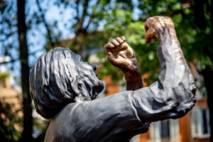 Inaugurata a Milano la statua dedicata a Margherita Hack