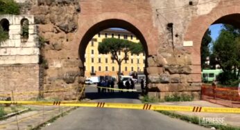 Crolla una parte dell’arco di Porta Maggiore a Roma