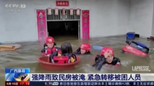Inondazioni in Cina, straripano i fiumi