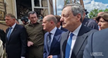 Draghi in Ucraina: l’arrivo a Irpin, tra le macerie della guerra
