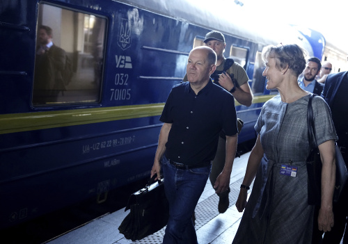 Il primo viaggio in Ucraina da quando è scoppiata la guerra di Draghi, Macron e Scholz – FOTOGALLERY