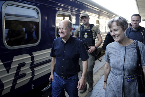 Il primo viaggio in Ucraina da quando è scoppiata la guerra di Draghi, Macron e Scholz – FOTOGALLERY