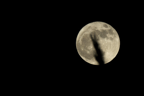 Strawberry Moon 2022, la super Luna vista da varie parti del mondo – FOTOGALLERY