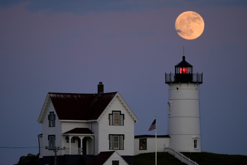 Strawberry Moon 2022, la super Luna vista da varie parti del mondo – FOTOGALLERY