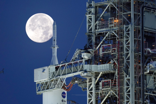 Strawberry Moon 2022, la super Luna vista da varie parti del mondo – FOTOGALLERY