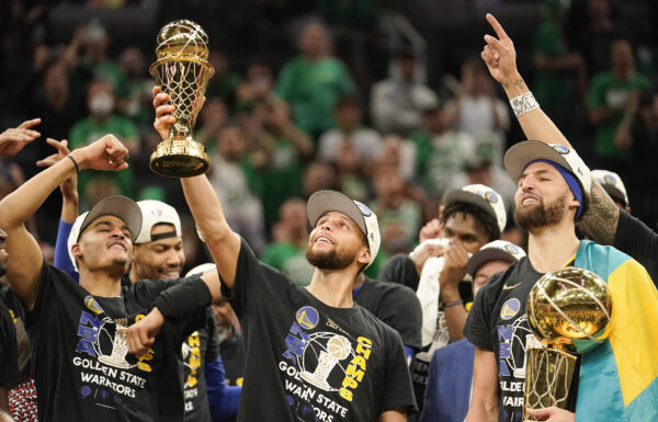 Basket: Warriors campioni NBA, Curry MVP delle Finals per la prima volta