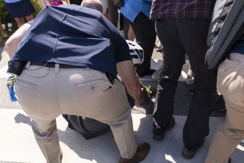 La caduta di Joe Biden dalla bicicletta – FOTOGALLERY