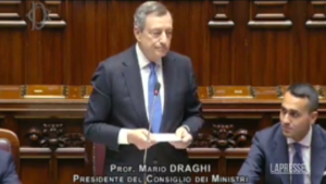 Ucraina, Draghi: “Una tragedia umanitaria causata della Russia, non delle sanzioni”