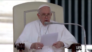Papa Francesco: “Non dimentichiamo l’Ucraina”