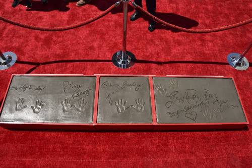 TLe donne di Presley alla cerimonia delle impronte di Los Angeles – FOTOGALLERY