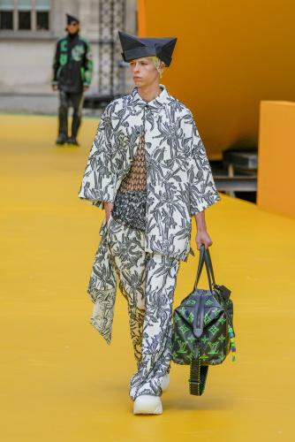 Sfilata di Louis Vuitton a Parigi, ‘Viva Virgil Abloh’ – FOTOGALLERY