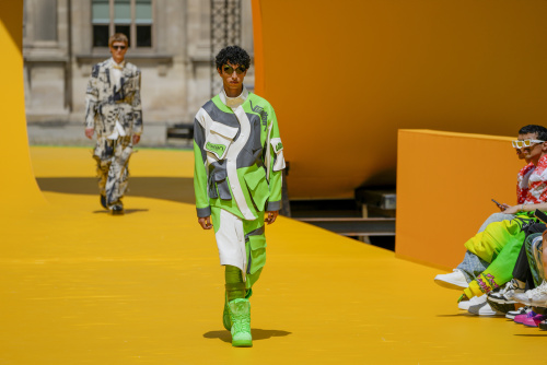 Sfilata di Louis Vuitton a Parigi, ‘Viva Virgil Abloh’ – FOTOGALLERY