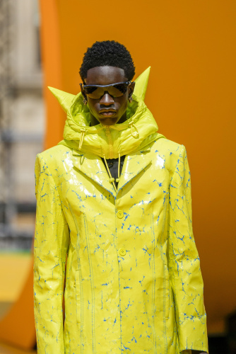 Sfilata di Louis Vuitton a Parigi, ‘Viva Virgil Abloh’ – FOTOGALLERY