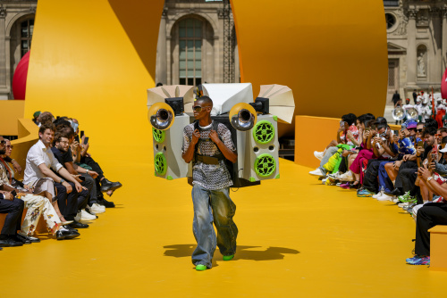 Sfilata di Louis Vuitton a Parigi, ‘Viva Virgil Abloh’ – FOTOGALLERY