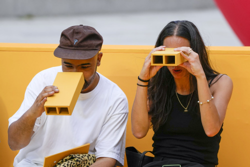 Sfilata di Louis Vuitton a Parigi, ‘Viva Virgil Abloh’ – FOTOGALLERY