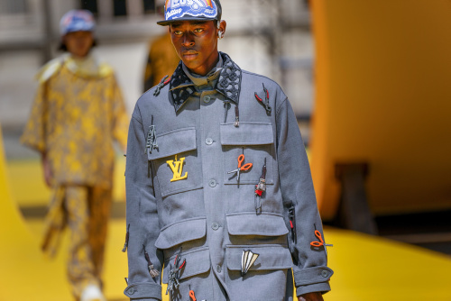 Sfilata di Louis Vuitton a Parigi, ‘Viva Virgil Abloh’ – FOTOGALLERY