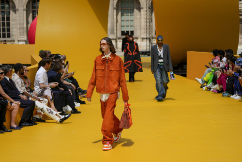 Sfilata di Louis Vuitton a Parigi, ‘Viva Virgil Abloh’ – FOTOGALLERY