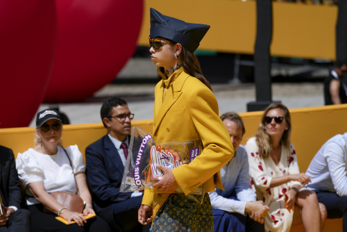 Sfilata di Louis Vuitton a Parigi, ‘Viva Virgil Abloh’ – FOTOGALLERY