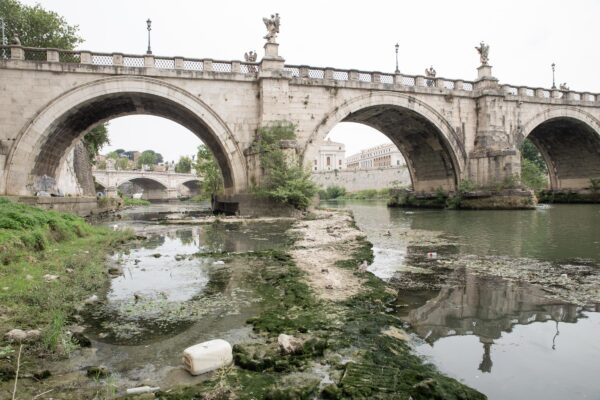 Meteo: ondata di calore sull’Italia, punte di 40°c al Sud e allarme siccità al Nord