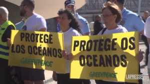 Protesta Greenpeace alla Conferenza ONU di Lisbona