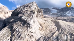 Marmolada, le riprese ravvicinate del punto del crollo