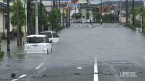Tifone si abbatte sul Sud-Est del Giappone