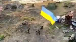 La bandiera ucraina sventola di nuovo sull’Isola dei Serpenti