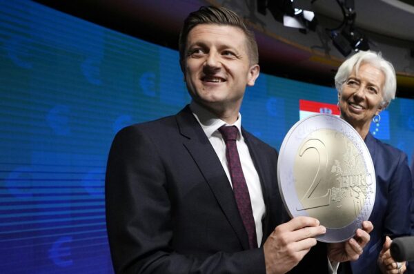 Ue: Ecofin celebra la Croazia nell’eurozona ma sugli aiuti a Kiev è scontro