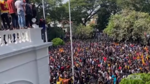 Sri Lanka, residenza del premier presa d’assalto